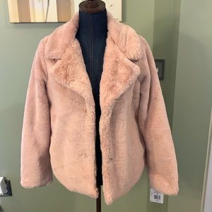 J2 women’s dusty pink faux fur jacket with2 silver snaps on the front. New!